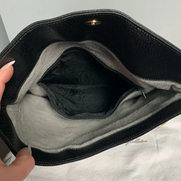 ❌SOLD❌Authentic vintage large black Gucci flap Cluch w dustbag - Picture 14 of 17